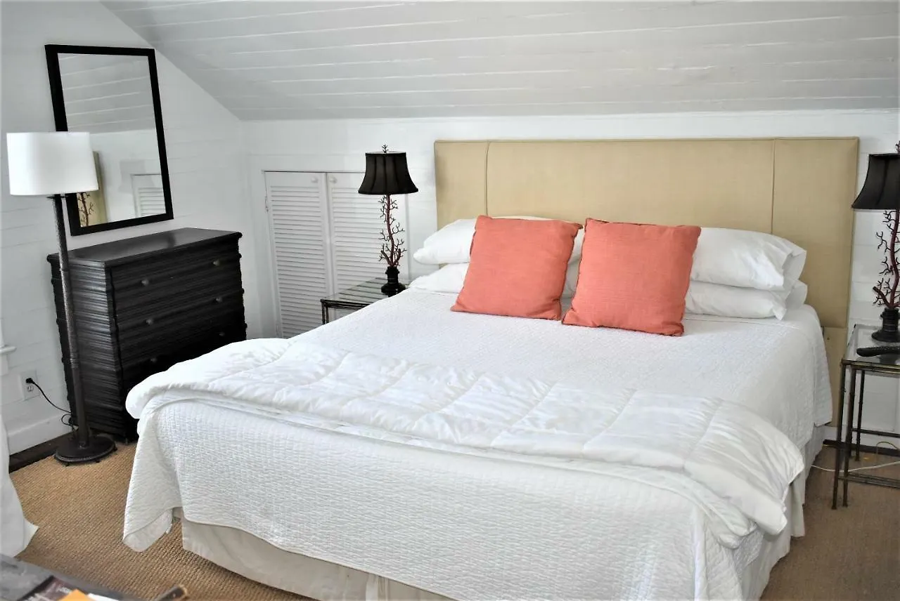 Simonton Court Historic Inn & Cottages Key West